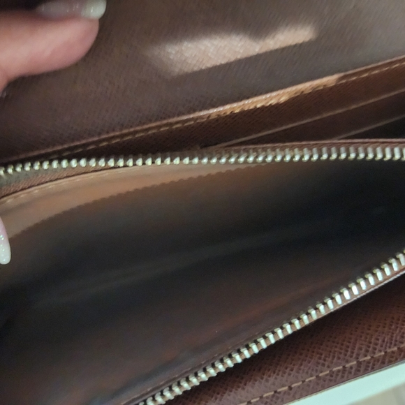 Louis Vuitton monogram Sarah wallet with LV shopping bag - Picture 9 of 10